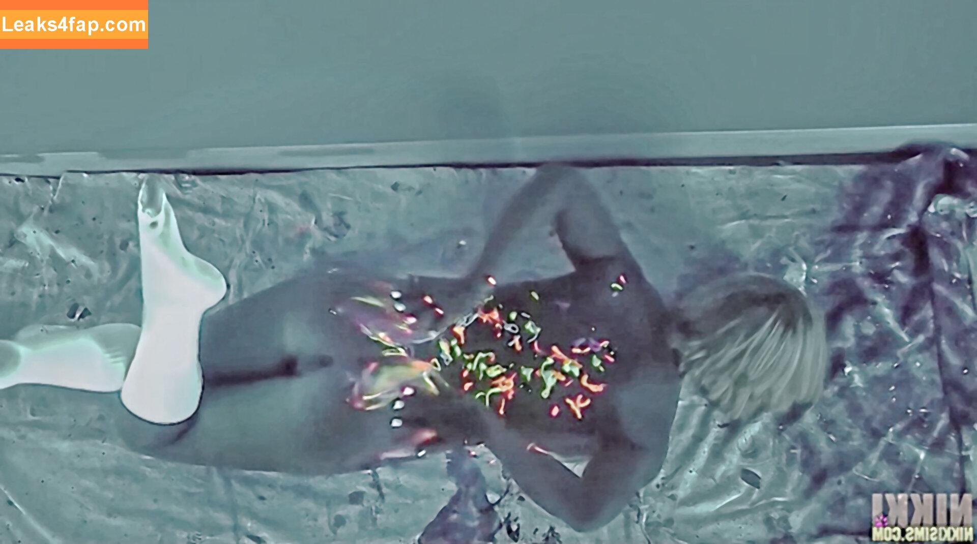 Nikki Sims / NextDoorNikki / https: / nikki.sims.official слитое фото фото #0176