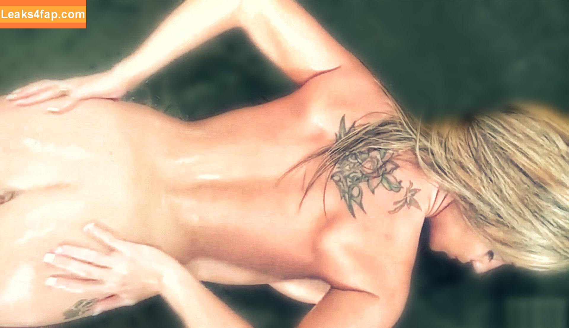 Nikki Sims / NextDoorNikki / https: / nikki.sims.official слитое фото фото #0177