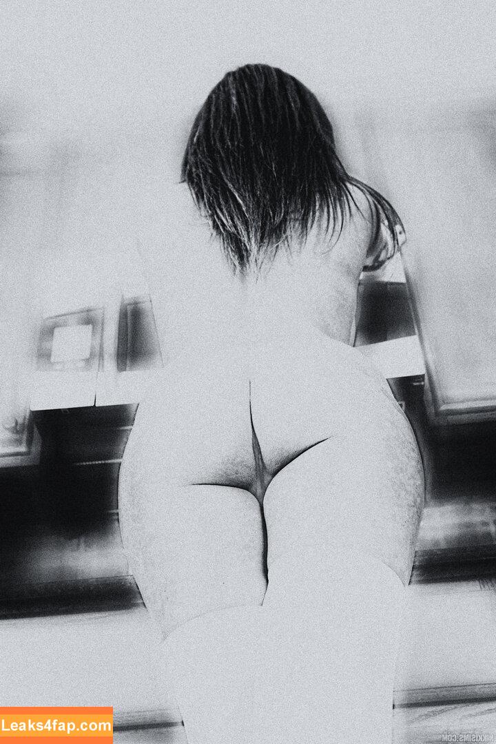 Nikki Sims / NextDoorNikki / https: / nikki.sims.official слитое фото фото #0215