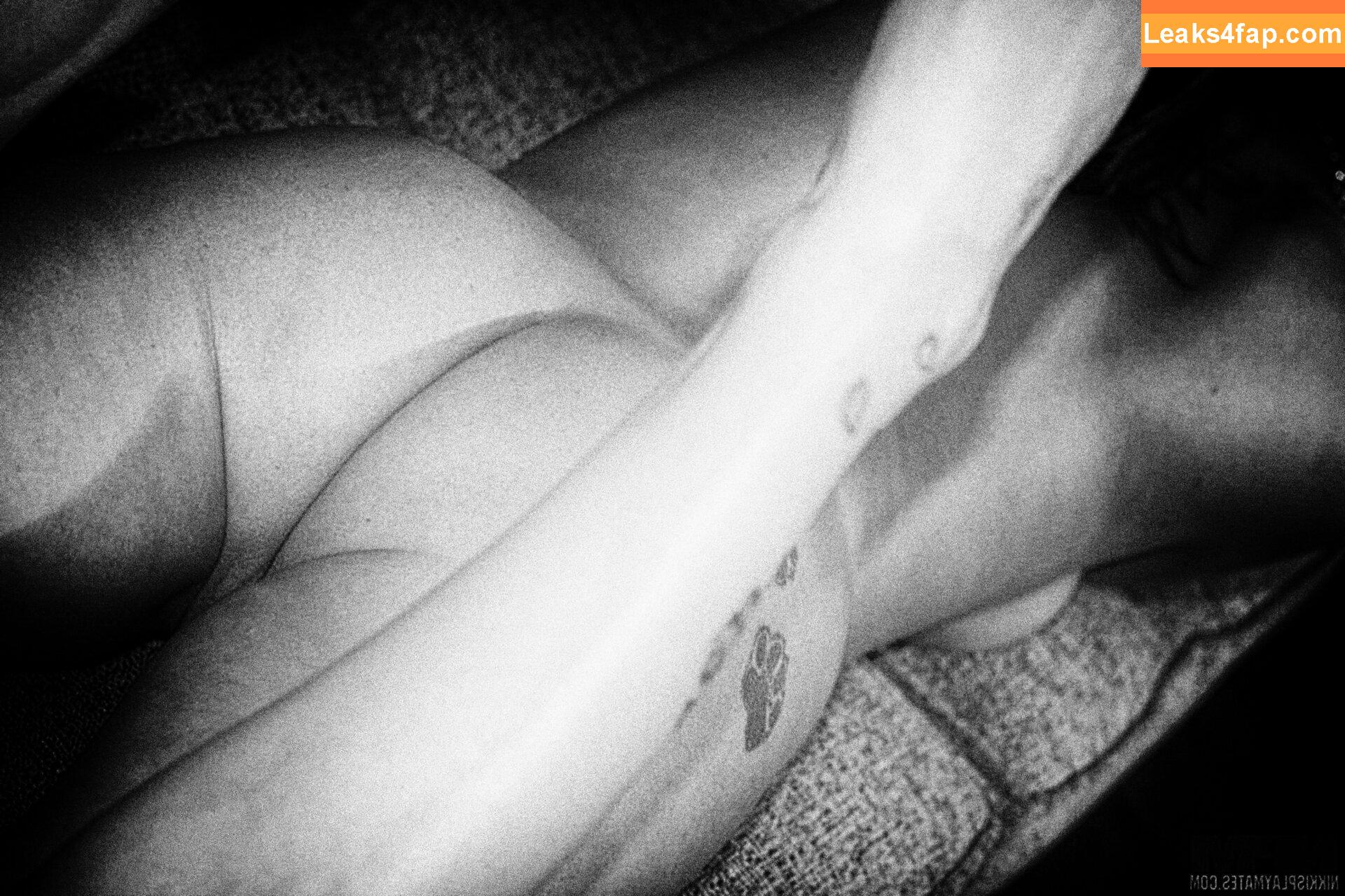 Nikki Sims / NextDoorNikki / https: / nikki.sims.official слитое фото фото #0223