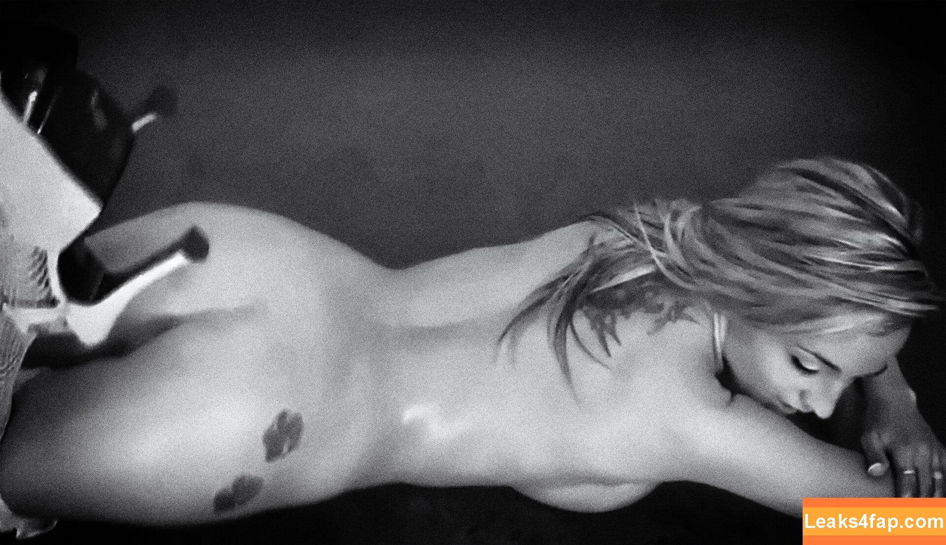 Nikki Sims / NextDoorNikki / https: / nikki.sims.official слитое фото фото #0249