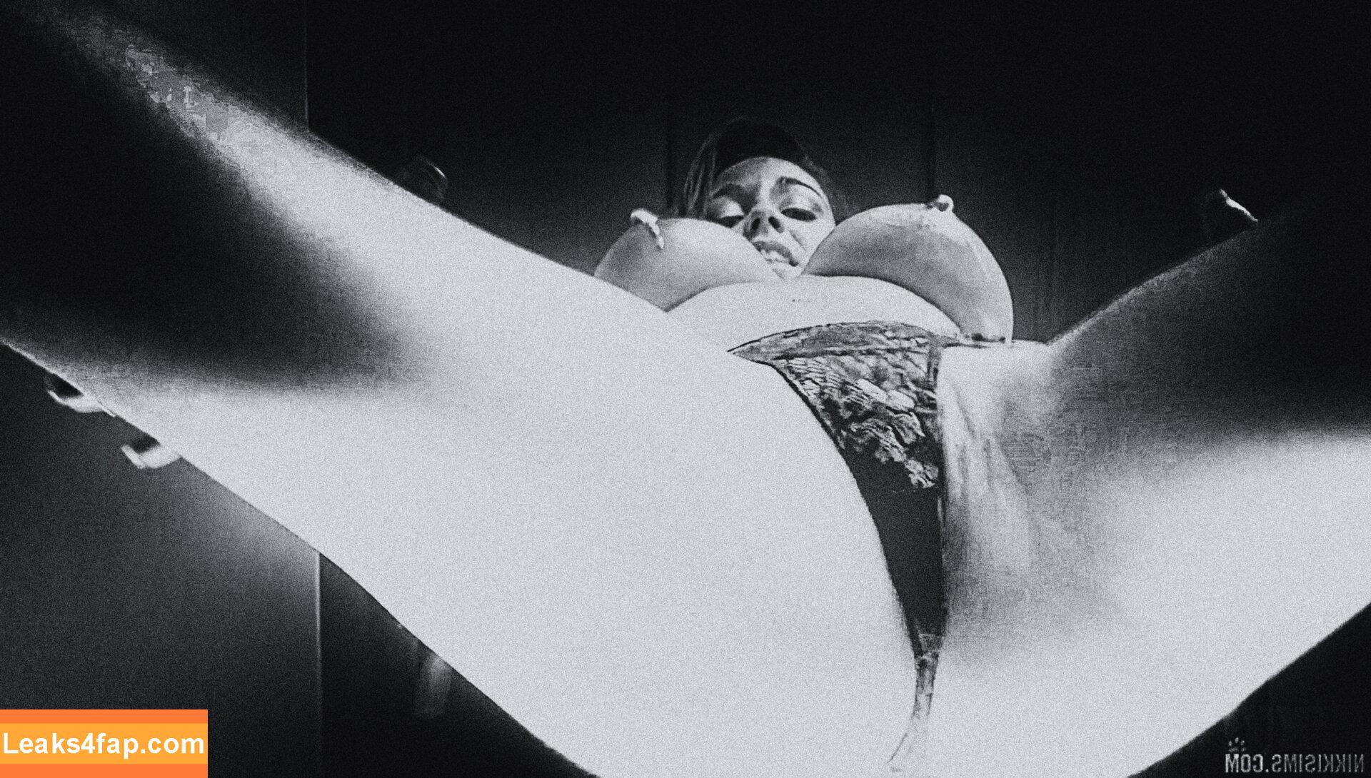 Nikki Sims / NextDoorNikki / https: / nikki.sims.official слитое фото фото #0262