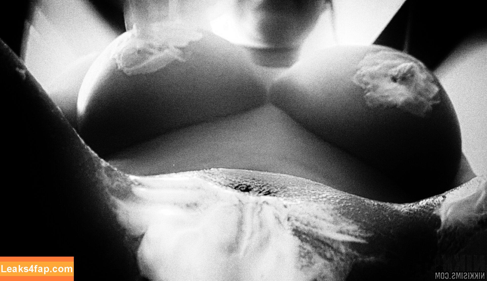 Nikki Sims / NextDoorNikki / https: / nikki.sims.official слитое фото фото #0271