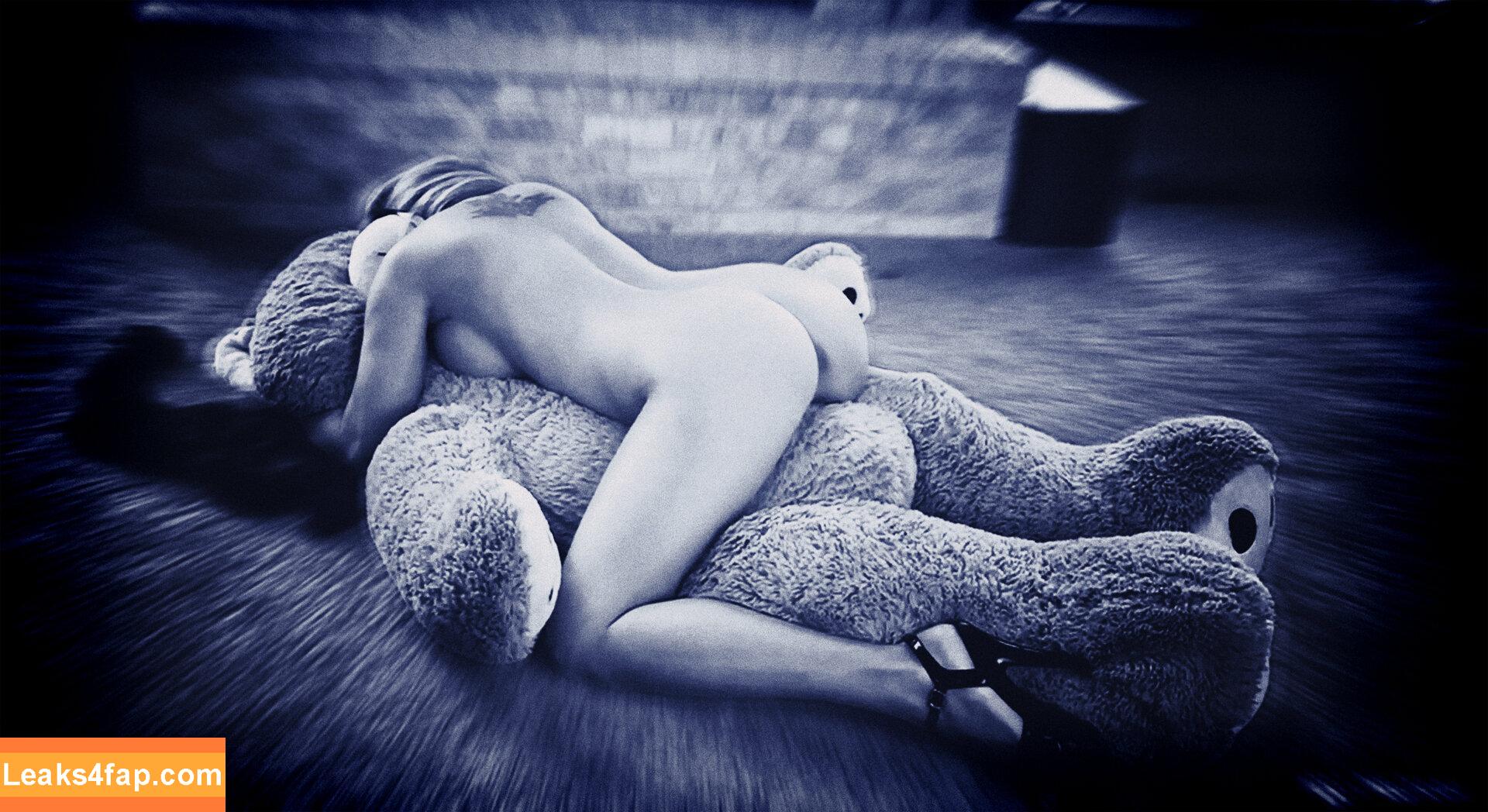 Nikki Sims / NextDoorNikki / https: / nikki.sims.official слитое фото фото #0275