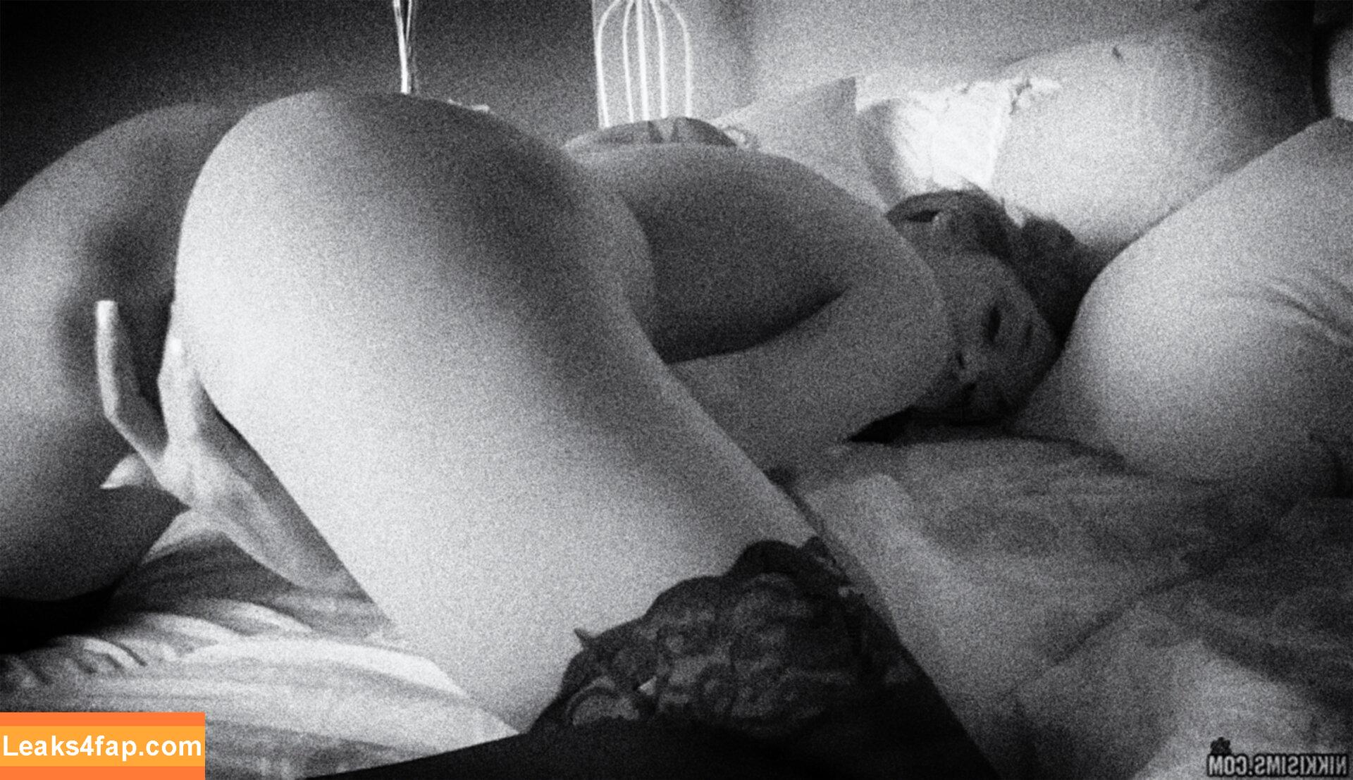 Nikki Sims / NextDoorNikki / https: / nikki.sims.official слитое фото фото #0277