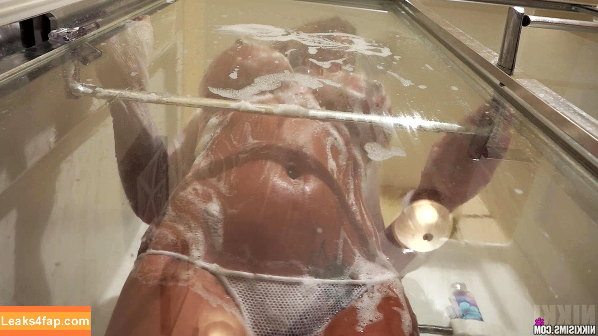 Nikki Sims / NextDoorNikki / https: / nikki.sims.official слитое фото фото #0341