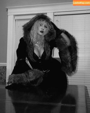 Nikkita Lyons photo #0706