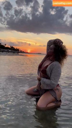 Nikkita Lyons photo #0811