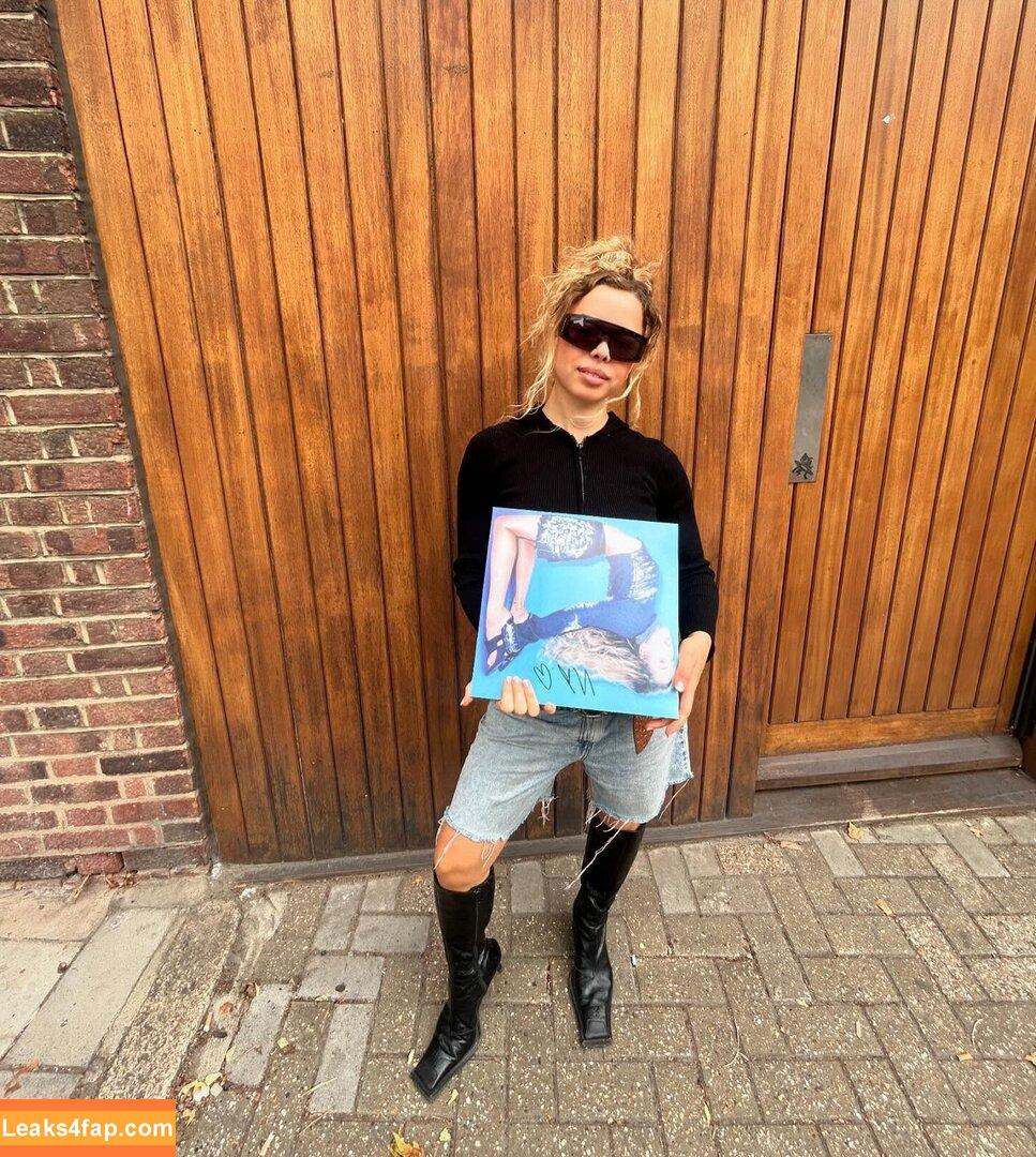 Nilufer Yanya / niluferyanyaaaaaa leaked photo photo #0006