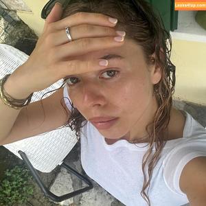Nilufer Yanya photo #0005