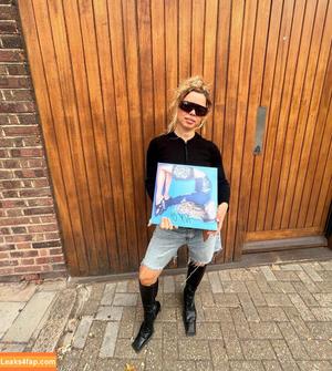 Nilufer Yanya photo #0006