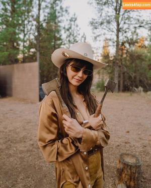 Nina Dobrev photo #1035
