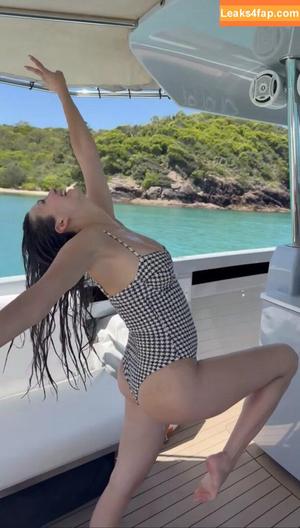 Nina Dobrev photo #1433