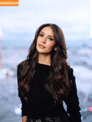 Nina Dobrev фото #1580
