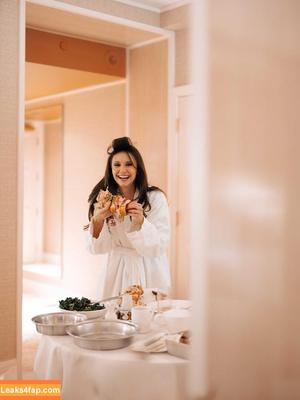 Nina Dobrev фото #1582