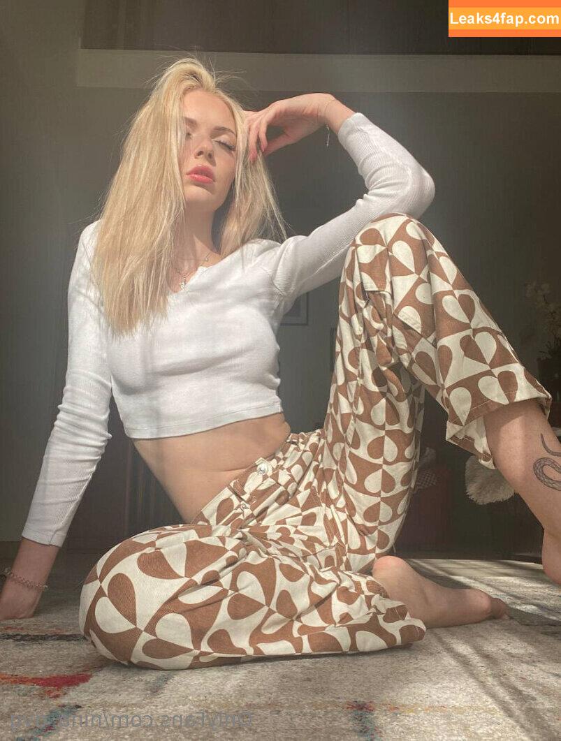 nina_dvg / bratty_mira / nina.dv leaked photo photo #0064