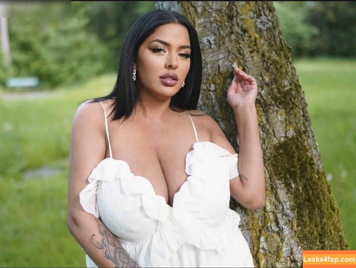 Ninapralliina / hannahtaylorx / ninapralliina_ leaked photo photo #0020