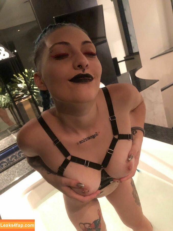 _ninaspurs_ / Putx_caprichosx / arianas.2.0 / itsmekiraperez leaked photo photo #0129