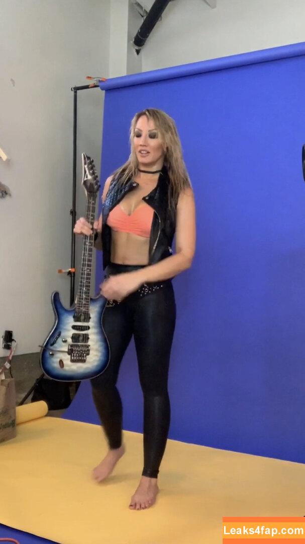 Nita Strauss / hurricanenita leaked photo photo #0001