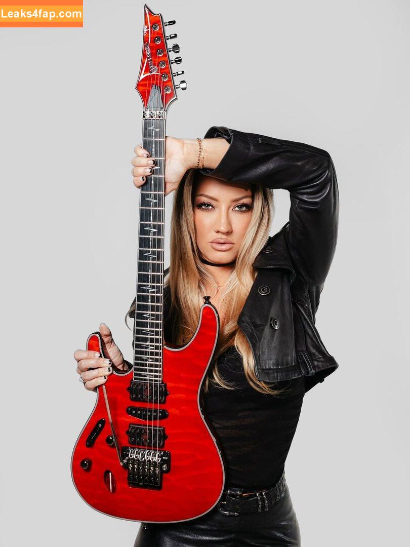 Nita Strauss / hurricanenita leaked photo photo #0022