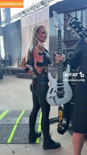 Nita Strauss фото #0004