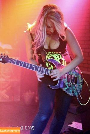 Nita Strauss фото #0006