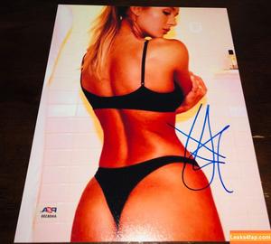 NiykeeHeaton photo #0013