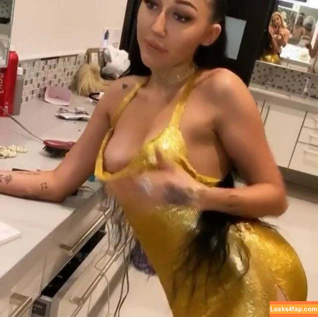 Noah Cyrus / https: / noahcyrus leaked photo photo #0166