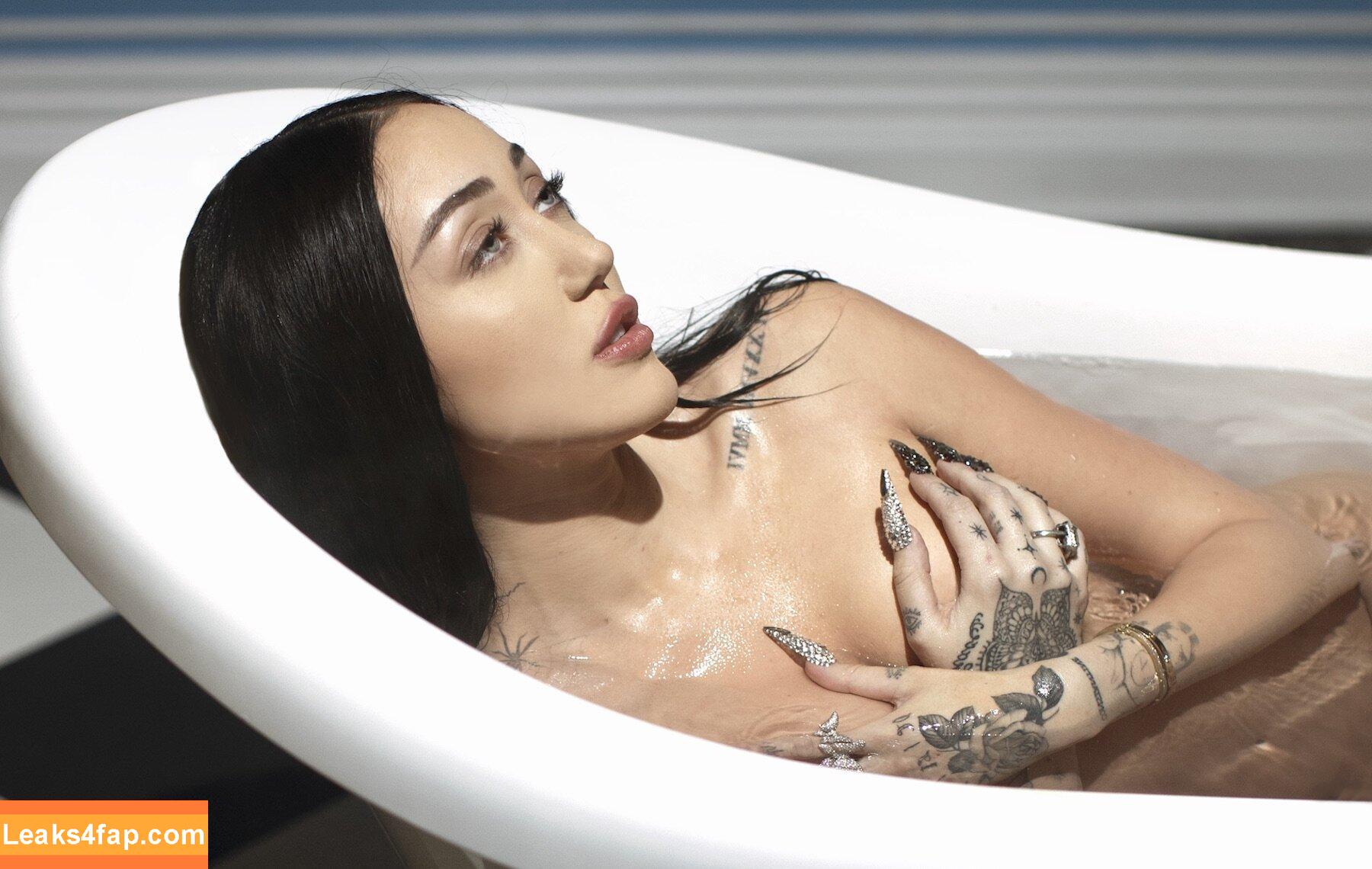 noahcyrus /  слитое фото фото #0004