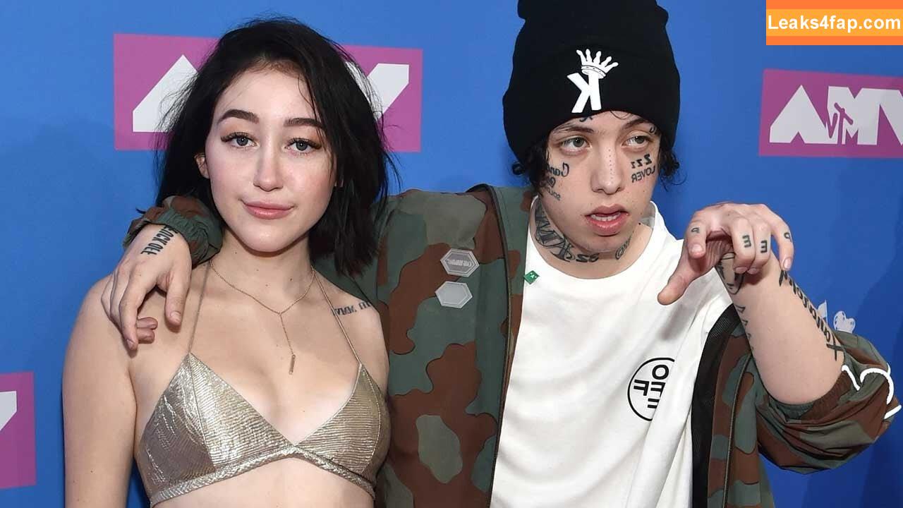 noahcyrus /  leaked photo photo #0005