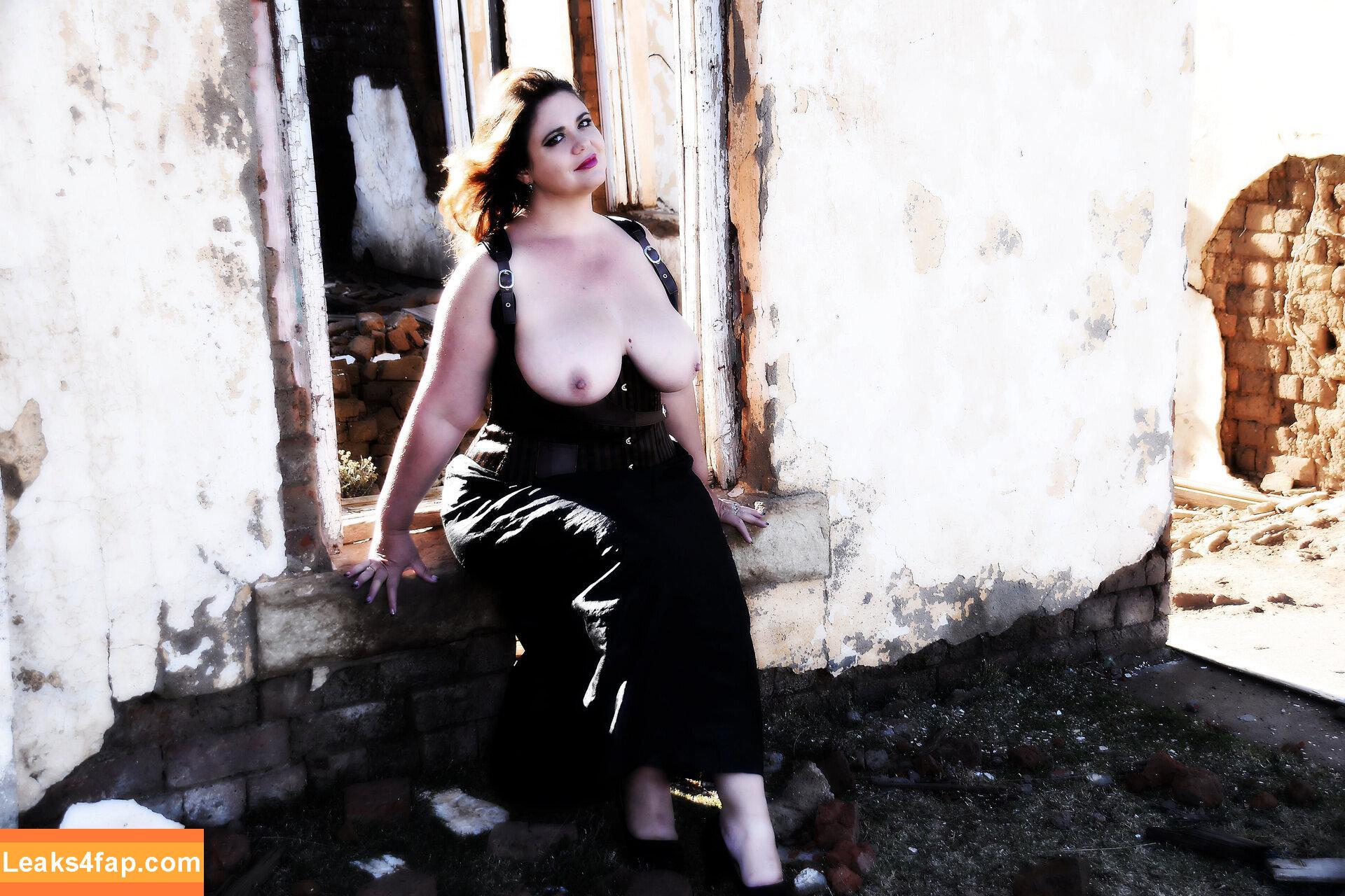nonnie_40dd /  leaked photo photo #0002