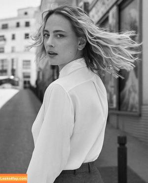 Nora Arnezeder photo #0003