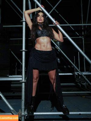 Nora Fatehi фото #0272