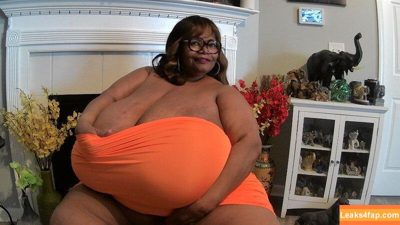 Norma Stitz / Annie Hawkins-Turner / MZNORMASTITZ / mznormastitztherealtitqueen leaked photo photo #0001