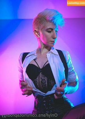 Notaprodigy photo #0175