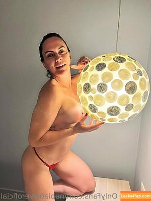 Nubia Oliver photo #0563