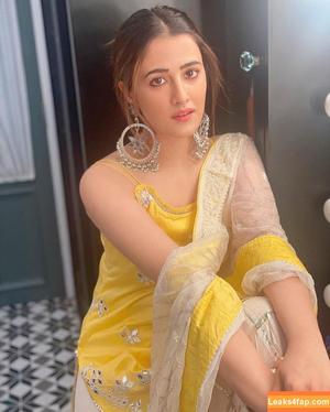 Nupur Sanon фото #0006