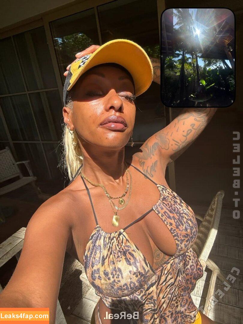 Nura Habib Omer / nura слитое фото фото #0346