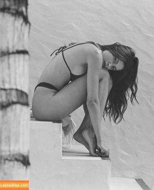 Nuria Oliu Sanchez photo #0029