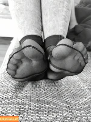 nylonfeetladyswitzerland photo #0007