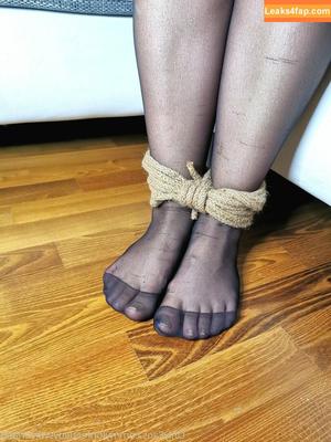 nylonfeetladyswitzerland photo #0013