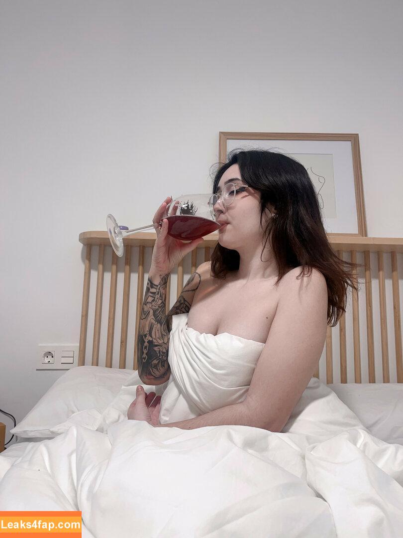 Nyukix / nyukix_ / omgcosplay leaked photo photo #0885