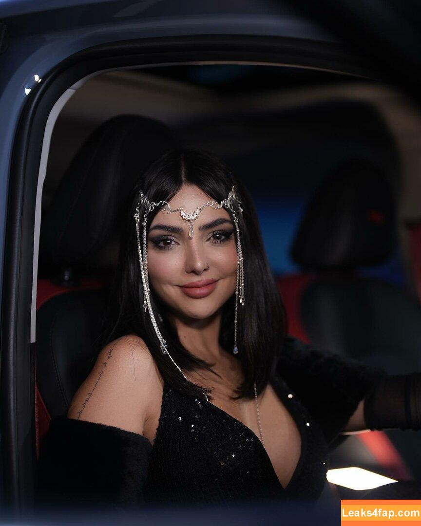 Nyvi Estephan / Discussão / nyviestephan leaked photo photo #0571