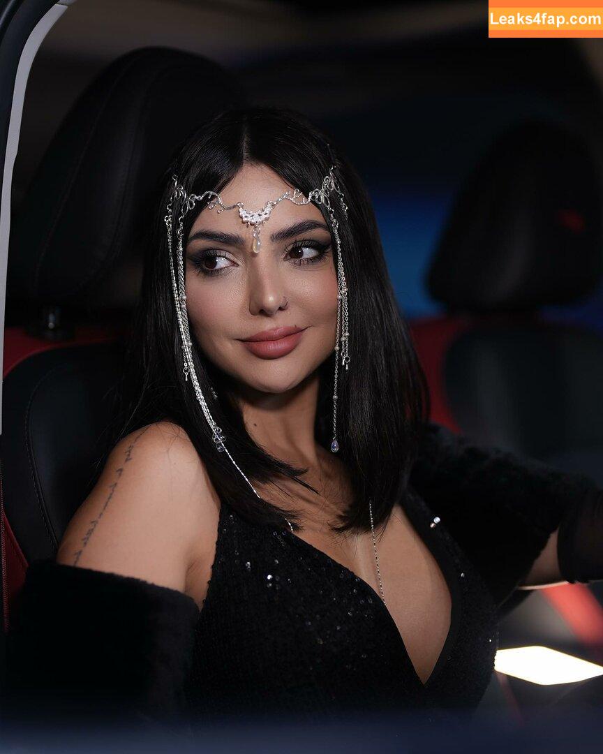 Nyvi Estephan / Discussão / nyviestephan leaked photo photo #0573