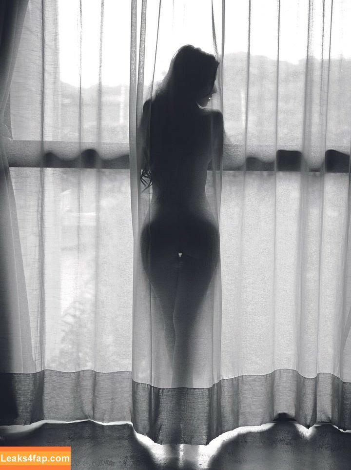 Nyvi Estephan / Discussão / nyviestephan leaked photo photo #0634