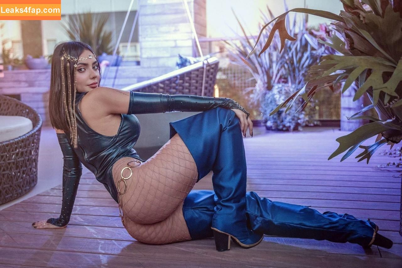 Nyvi Estephan / Discussão / nyviestephan leaked photo photo #0640