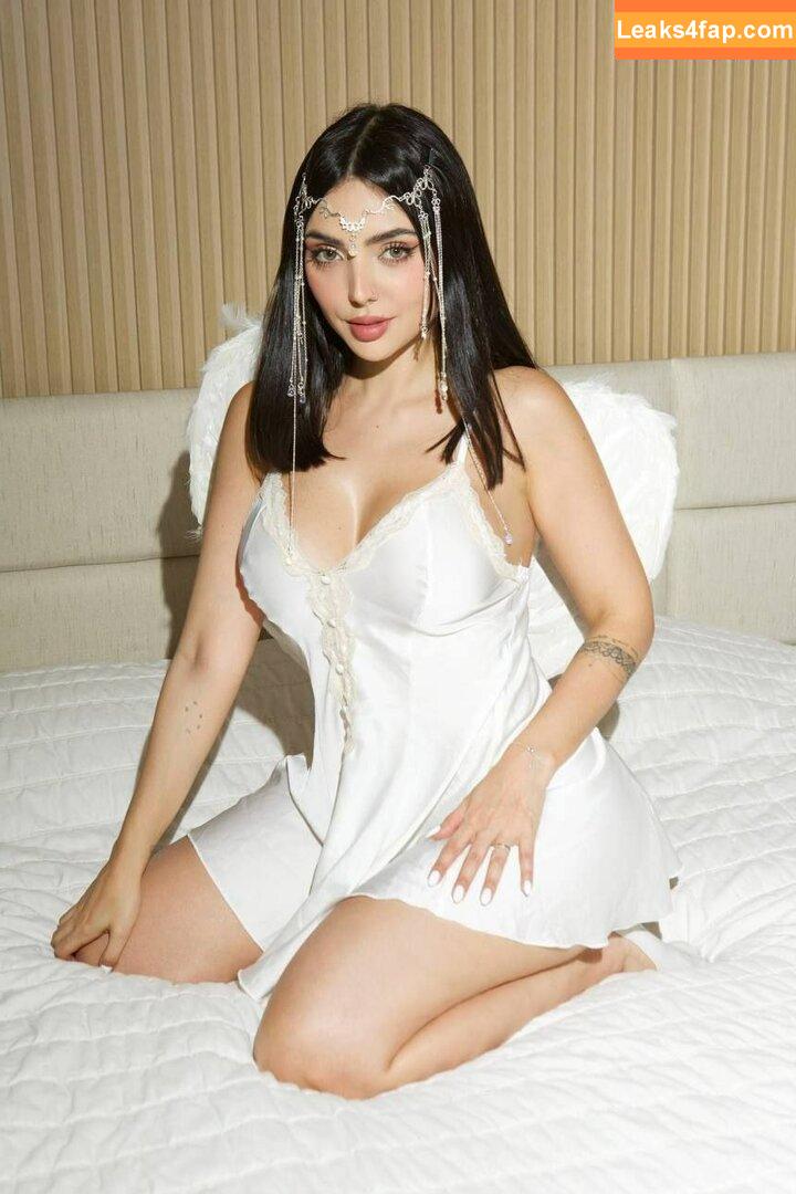 Nyvi Estephan / Discussão / nyviestephan leaked photo photo #0651