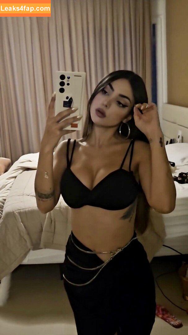 Nyvi Estephan / Discussão / nyviestephan leaked photo photo #0961