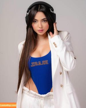 Nyvi Estephan фото #0373