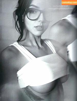 Nyvi Estephan фото #0412